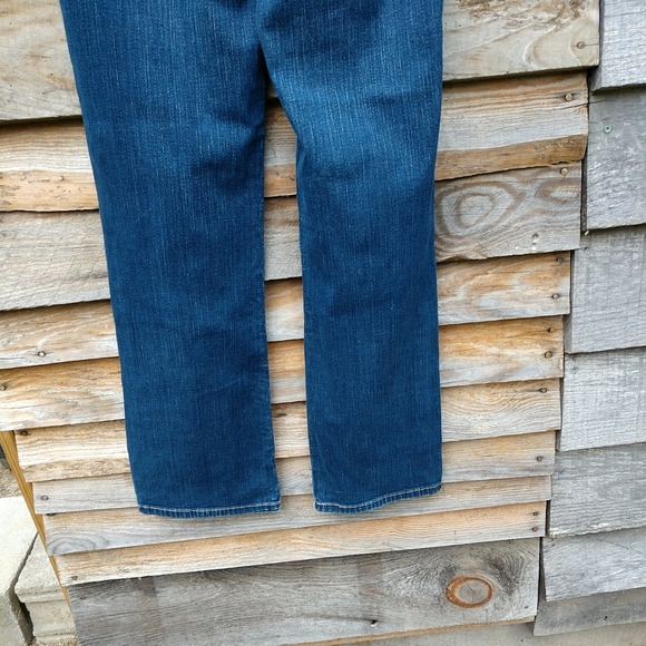 Levi's 512 Perfectly Slimming Mid Rise Bootcut Size 6 Long - Picture 11 of 11